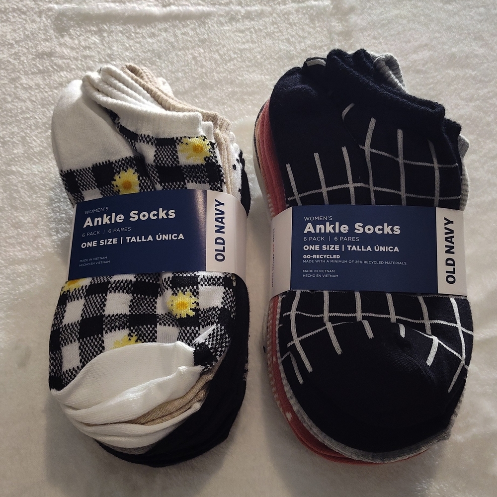 Old Navy Women's Ankle Socks - Black and White